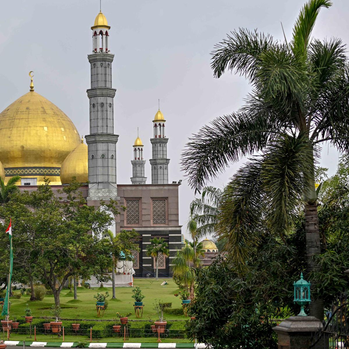 Detail Gambar Masjid Kubah Emas Nomer 18