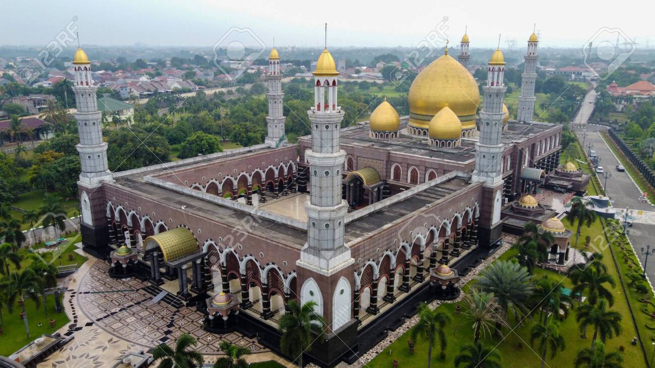 Detail Gambar Masjid Kubah Emas Depok Nomer 13