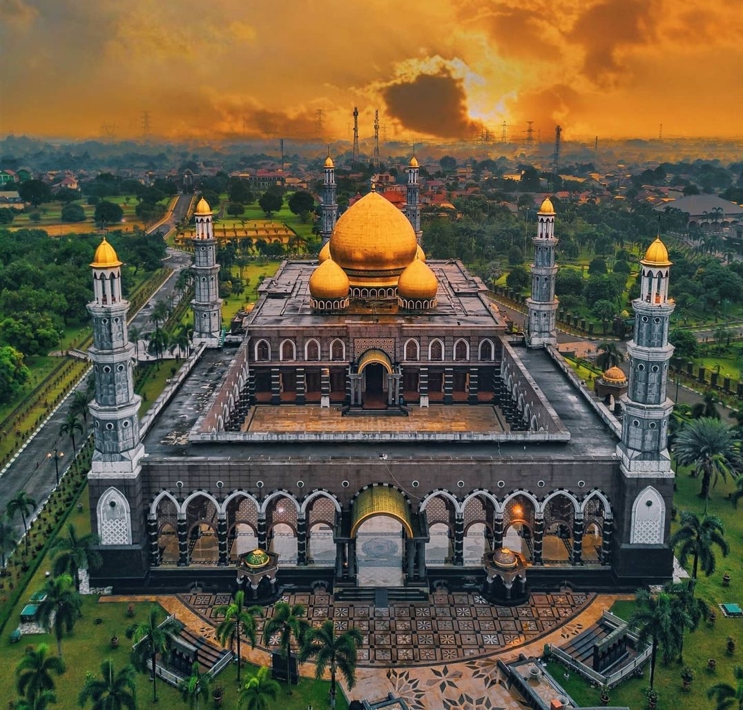 Detail Gambar Masjid Kubah Emas Depok Nomer 16