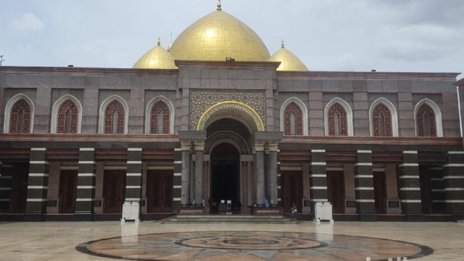 Detail Gambar Masjid Kubah Emas Depok Nomer 24