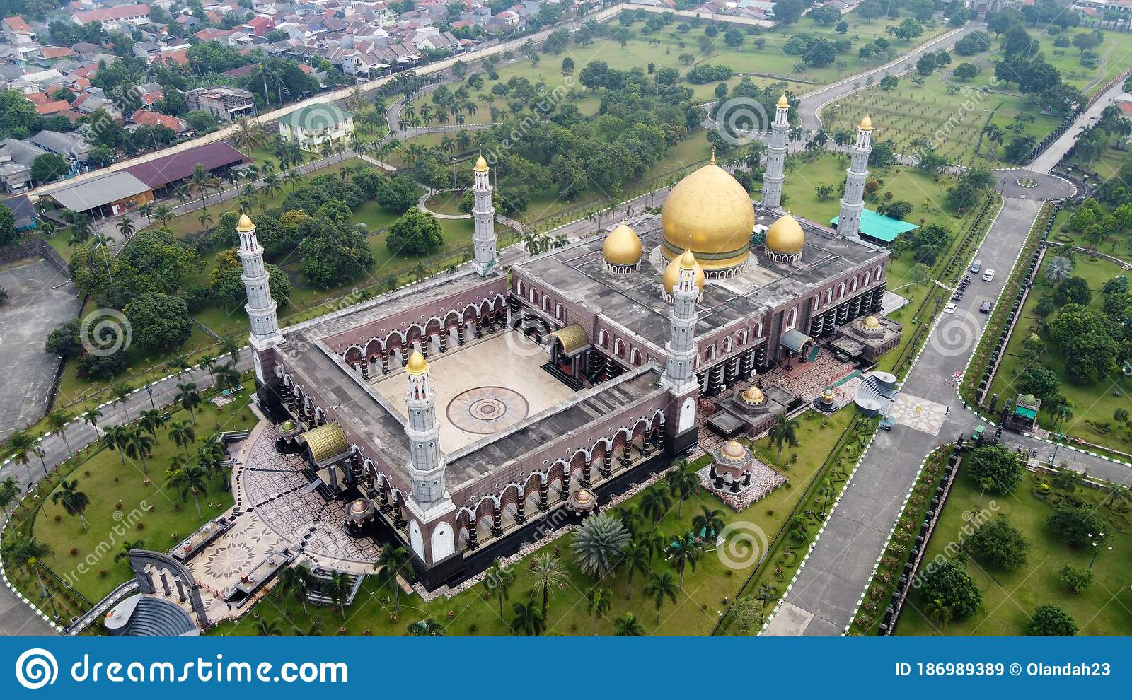 Detail Gambar Masjid Kubah Emas Depok Nomer 26