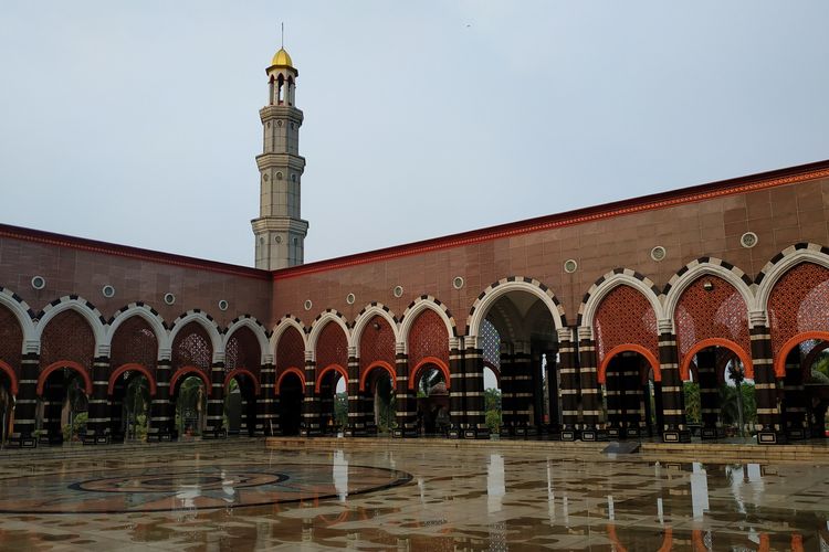 Detail Gambar Masjid Kubah Emas Depok Nomer 27