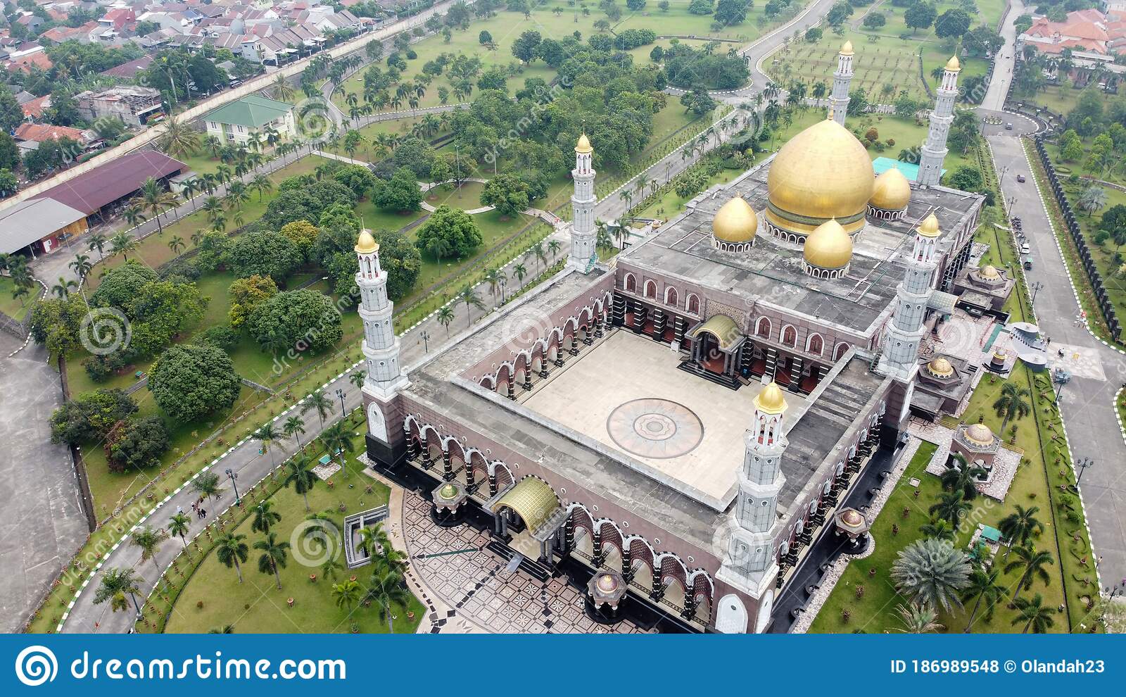 Detail Gambar Masjid Kubah Emas Depok Nomer 35