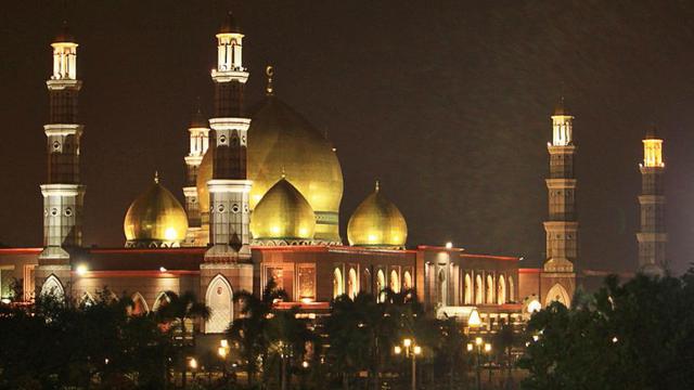 Detail Gambar Masjid Kubah Emas Depok Nomer 43