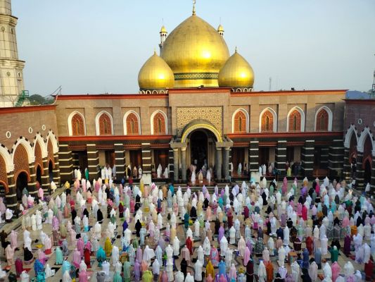 Detail Gambar Masjid Kubah Emas Depok Nomer 44