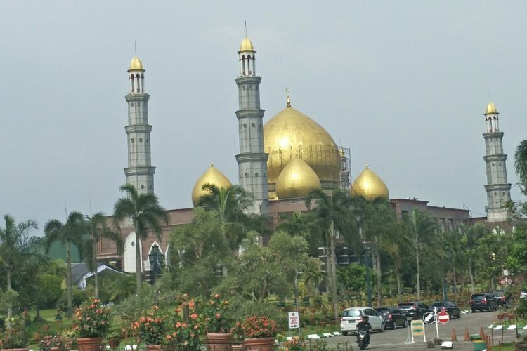 Detail Gambar Masjid Kubah Emas Depok Nomer 9