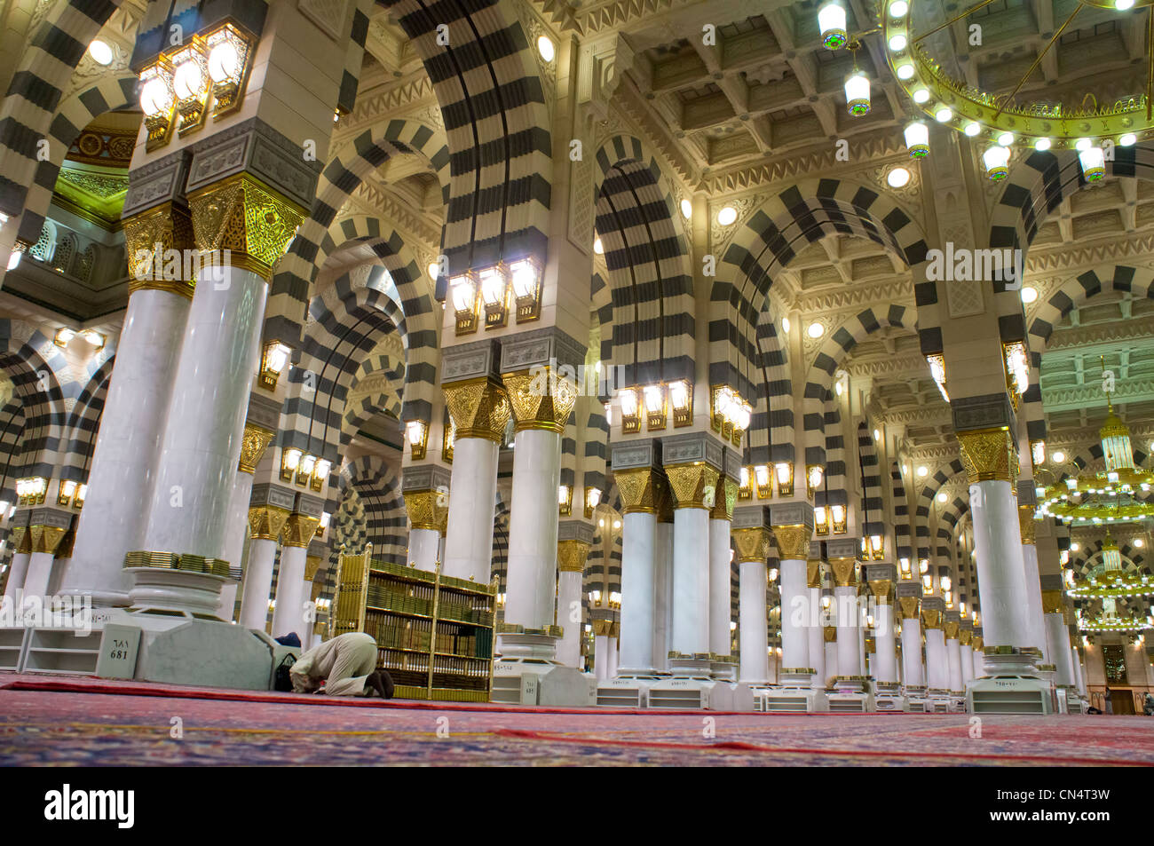 Detail Gambar Masjid Nabawi Di Madinah Nomer 30