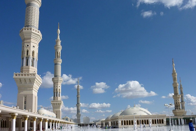 Detail Gambar Masjid Nabawi Di Madinah Nomer 50