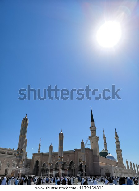 Detail Gambar Masjid Nabawi Madinah Nomer 47