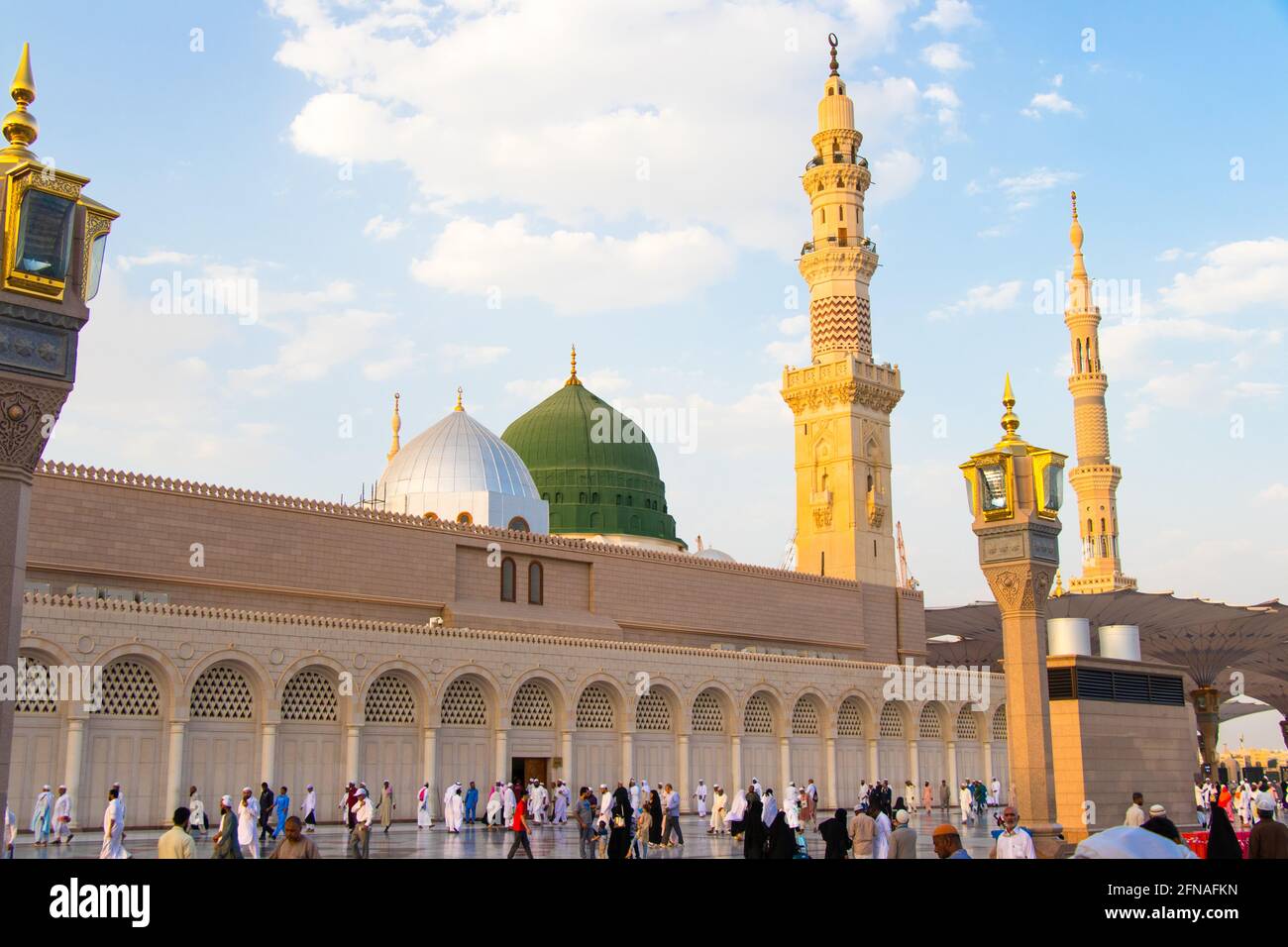 Detail Gambar Masjid Nabawi Madinah Nomer 8