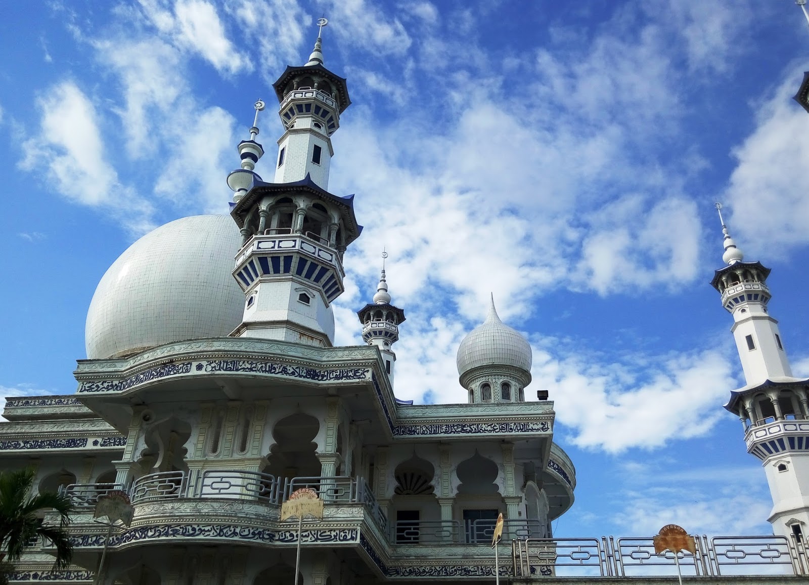 Detail Gambar Masjid Terindah Di Madura Nomer 29