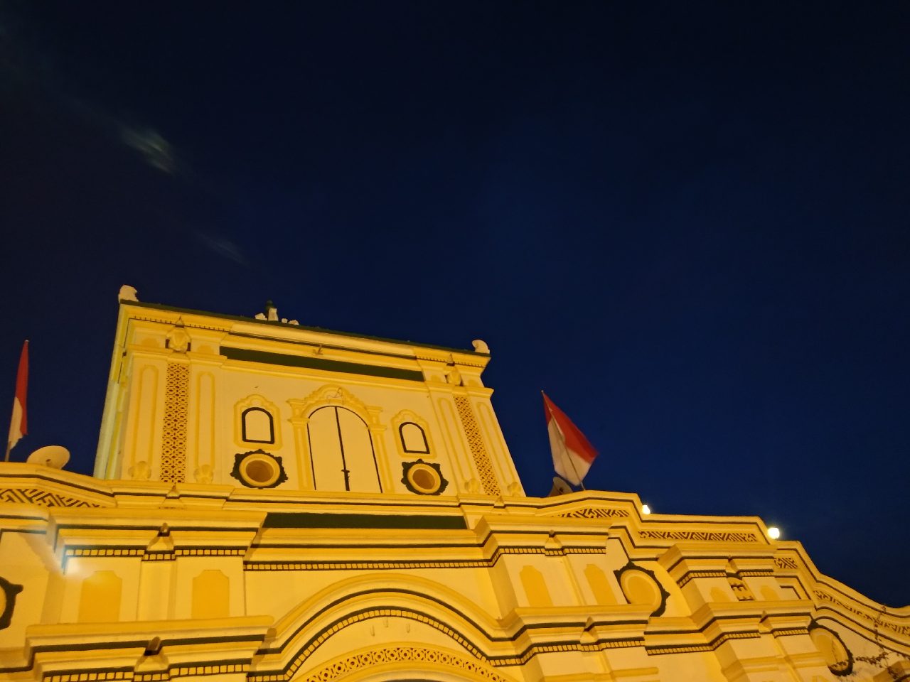 Detail Gambar Masjid Terindah Di Madura Nomer 36