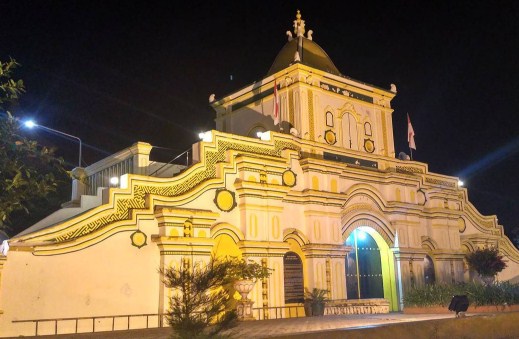 Detail Gambar Masjid Terindah Di Madura Nomer 38