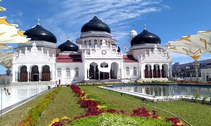 Detail Gambar Masjid Terindah Di Madura Nomer 42