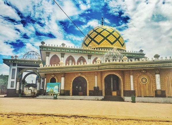 Detail Gambar Masjid Terindah Di Madura Nomer 5