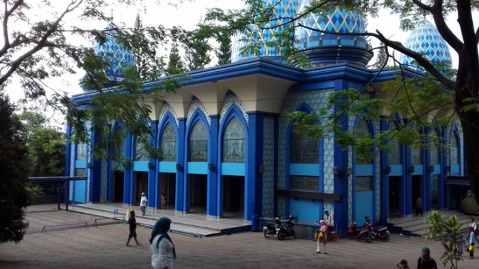 Detail Gambar Masjid Warna Biru Nomer 18
