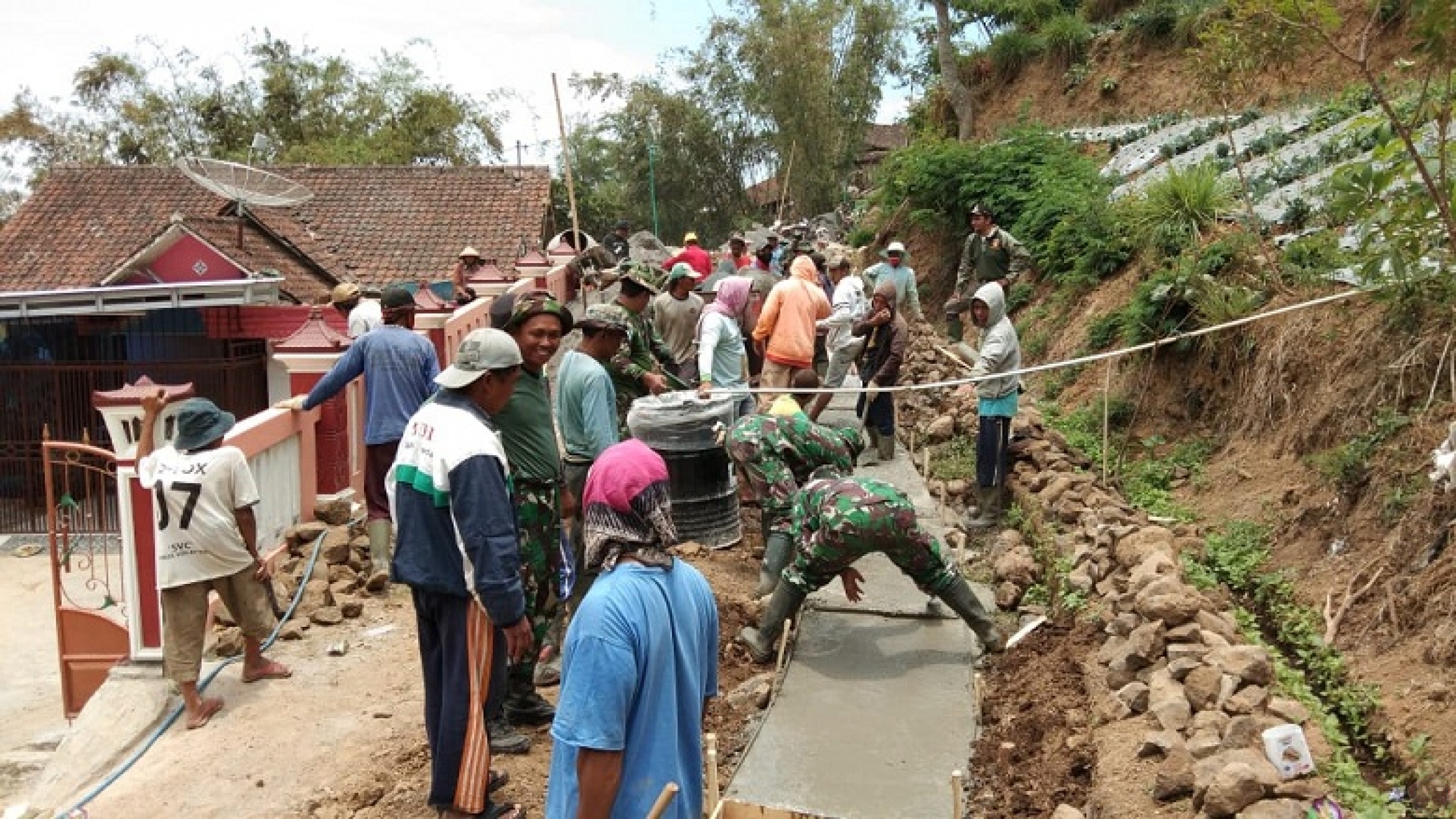 Detail Gambar Masyarakat Yang Gotong Royong Nomer 9