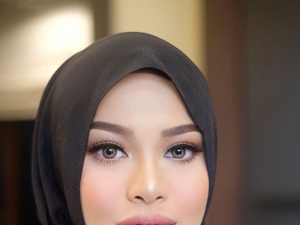 Detail Gambar Mata Wanita Berhijab Nomer 22