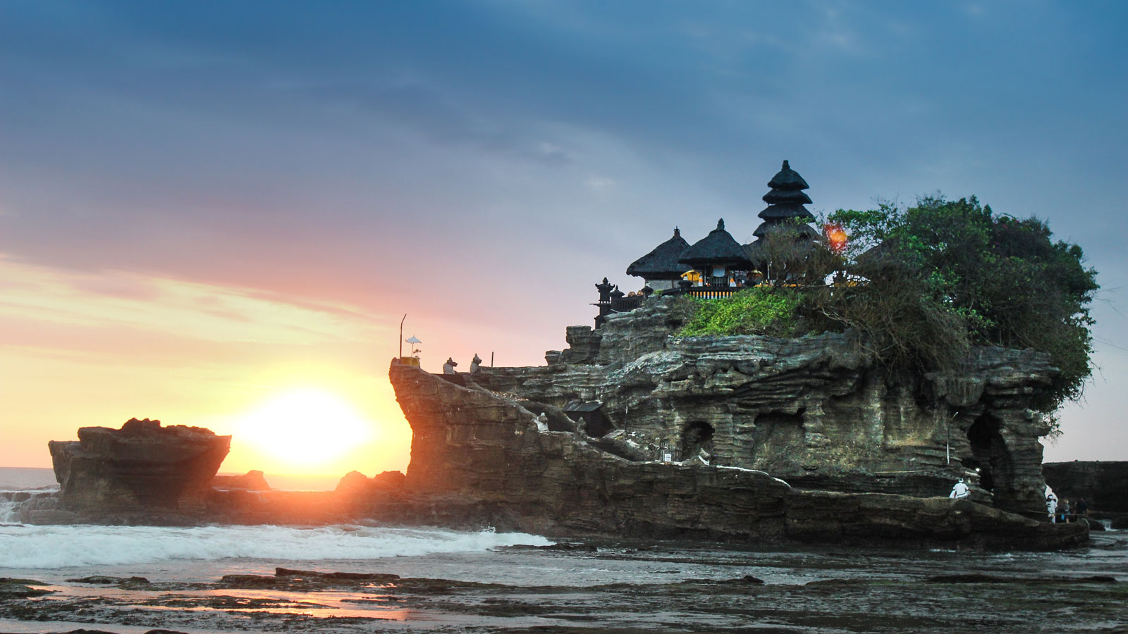 Detail Gambar Matahari Tenggelam Di Pantai Nomer 20