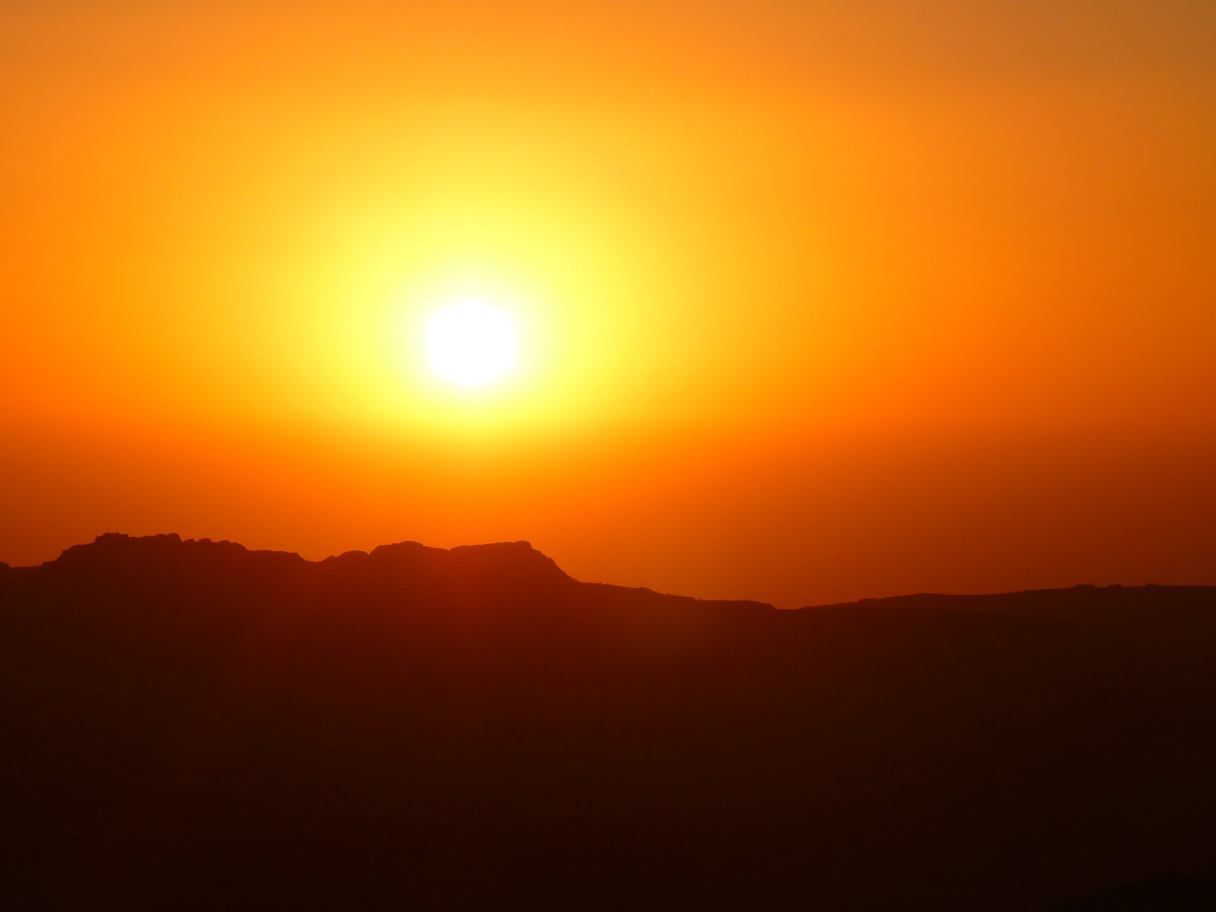 Detail Gambar Matahari Terbenam Di Gunung Nomer 4