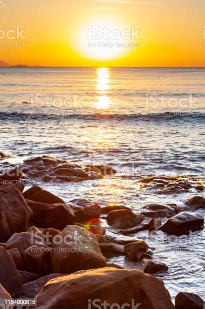 Detail Gambar Matahari Terbenam Di Pantai Nomer 37