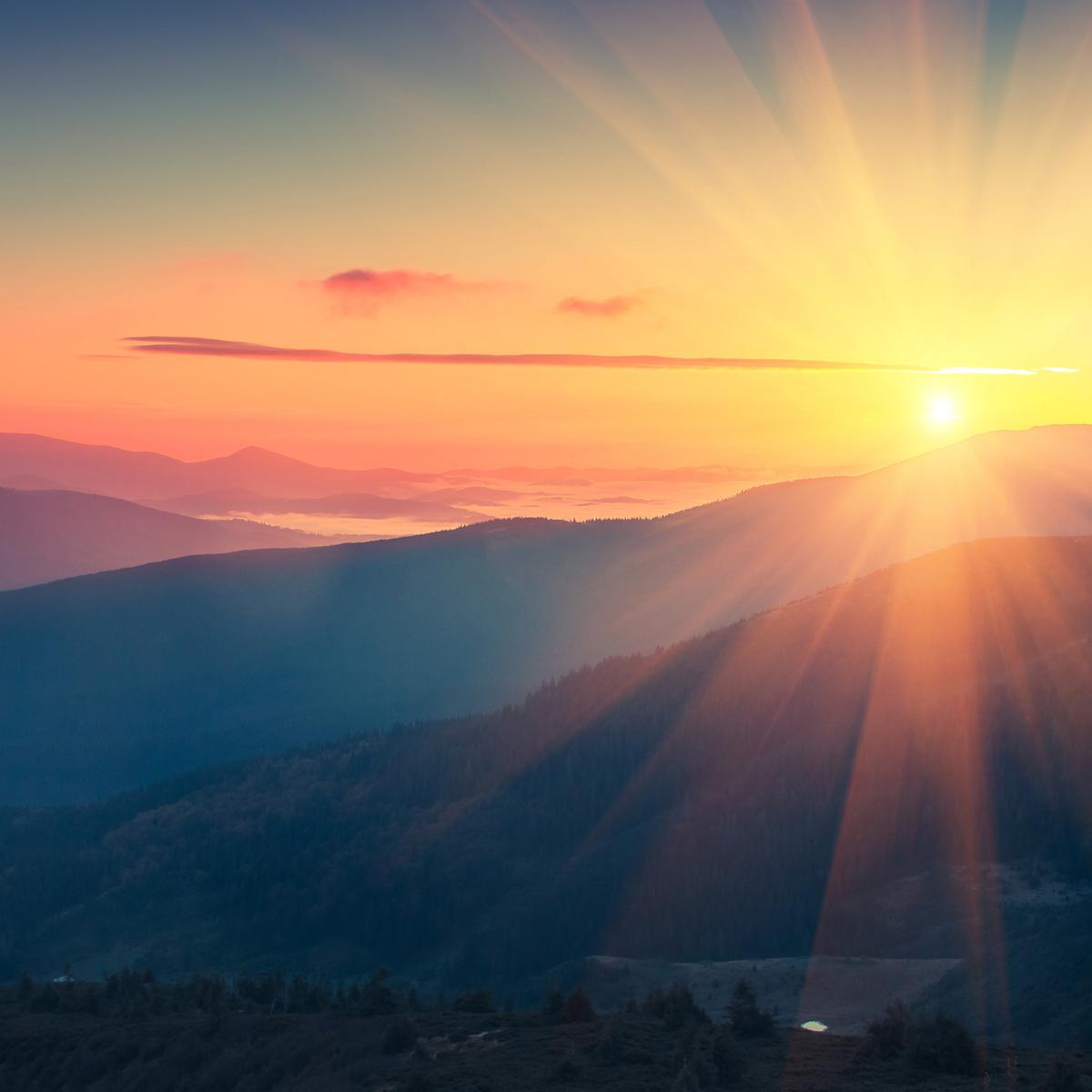 Download Gambar Matahari Terbenam Di Sore Hari Di Pegunungan Nomer 28