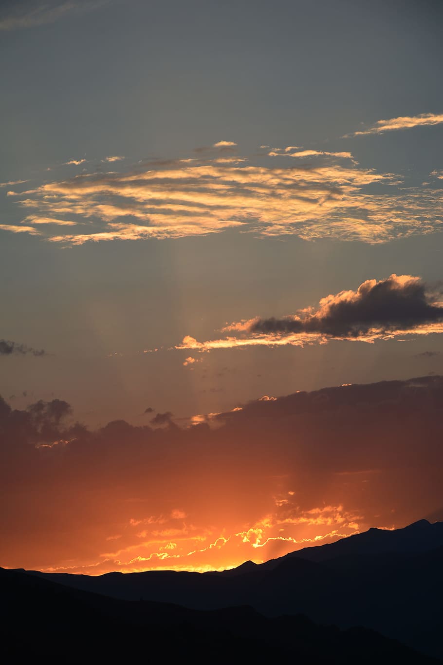 Detail Gambar Matahari Terbenam Di Sore Hari Di Pegunungan Nomer 43