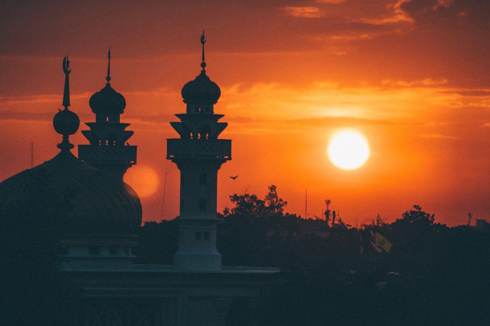 Gambar Matahari Terbit Dekat Masjid - KibrisPDR