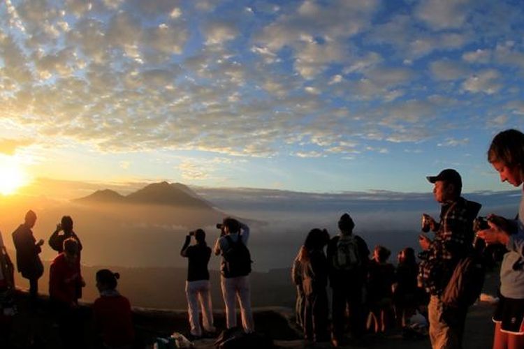 Gambar Matahari Terbit Di Gunung - KibrisPDR