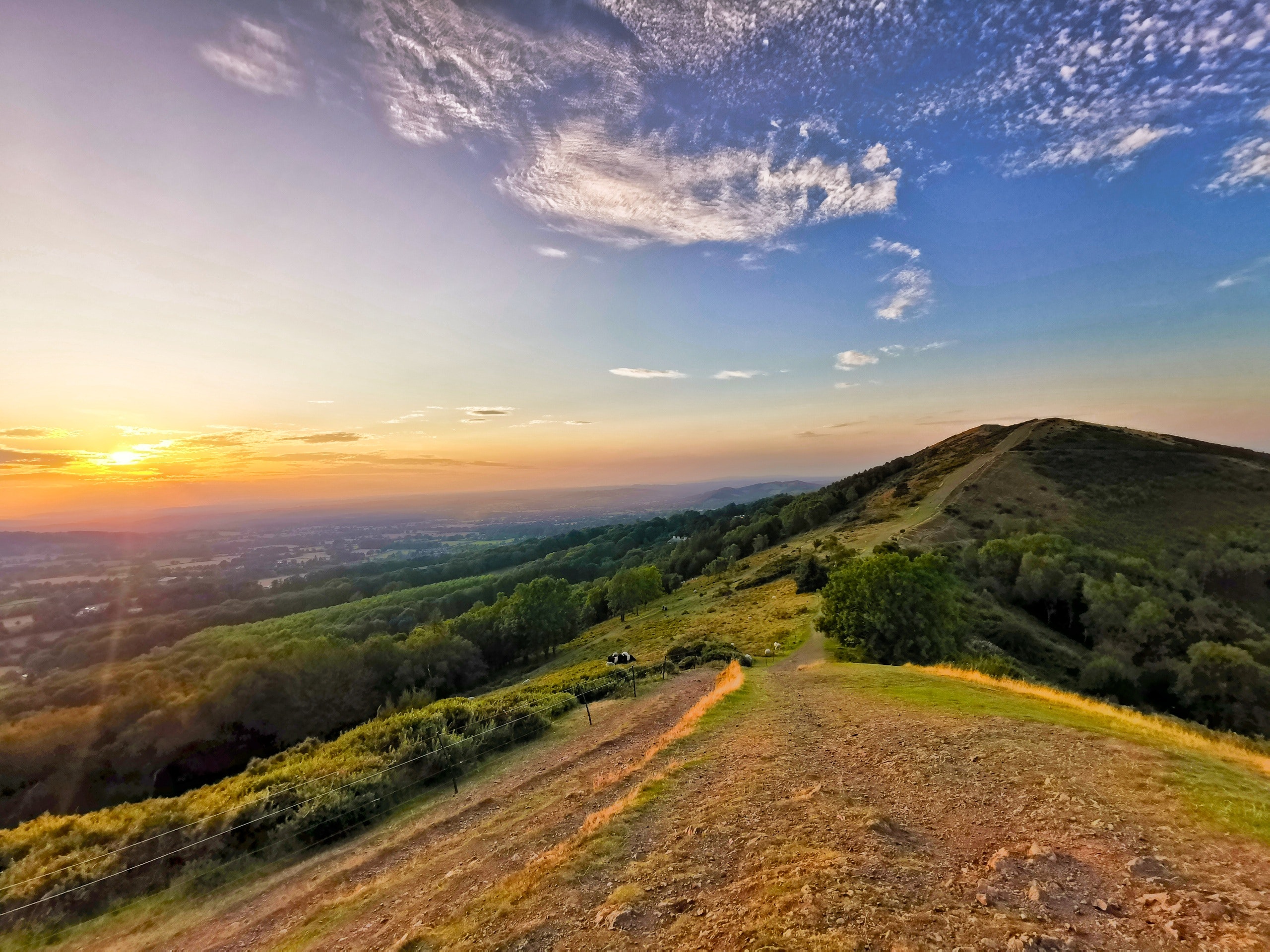 Detail Gambar Matahari Terbit Di Gunung Nomer 14