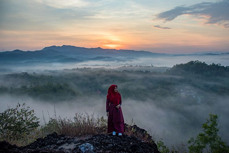 Detail Gambar Matahari Terbit Di Gunung Nomer 21