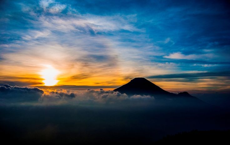 Detail Gambar Matahari Terbit Di Gunung Nomer 28