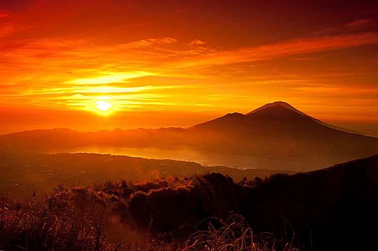 Detail Gambar Matahari Terbit Di Gunung Nomer 7