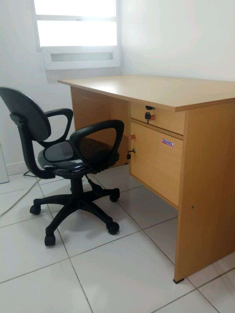 Detail Gambar Meja Dan Kursi Kantor Nomer 2