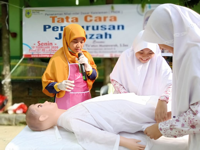 Detail Gambar Memandikan Jenazah Nomer 4