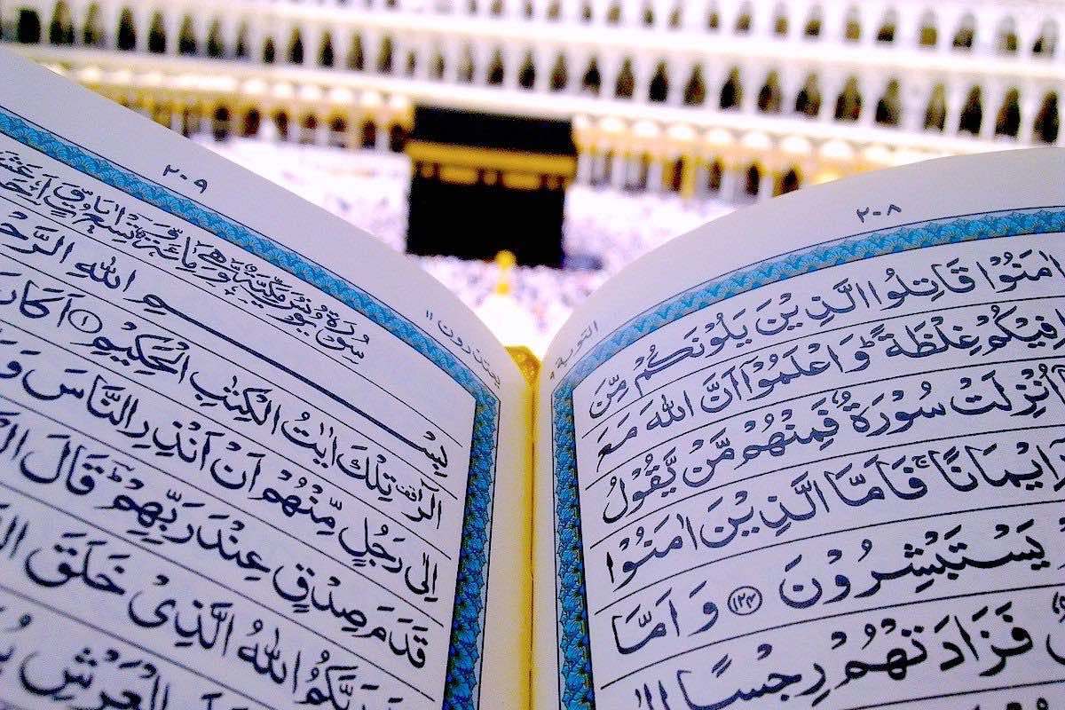 Detail Gambar Membaca Al Quran Nomer 26