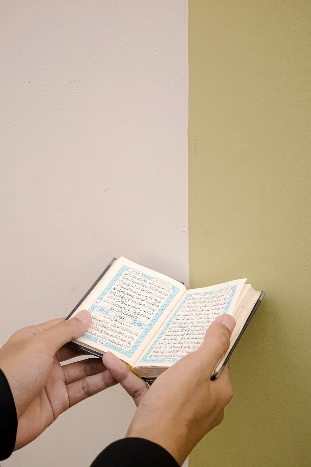 Detail Gambar Membaca Al Quran Nomer 29