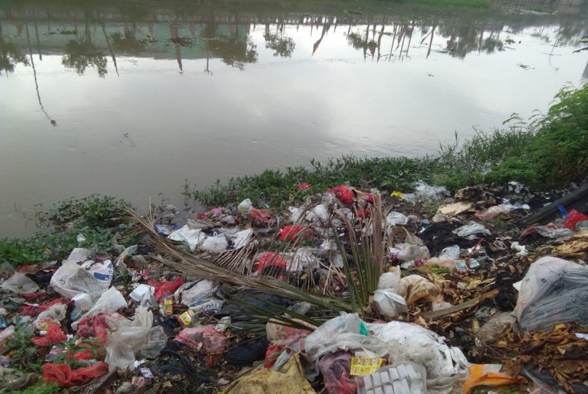 Detail Gambar Membuang Sampah Sembarangan Nomer 23