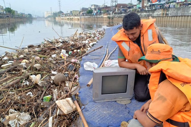 Detail Gambar Membuang Sampah Sembarangan Nomer 25