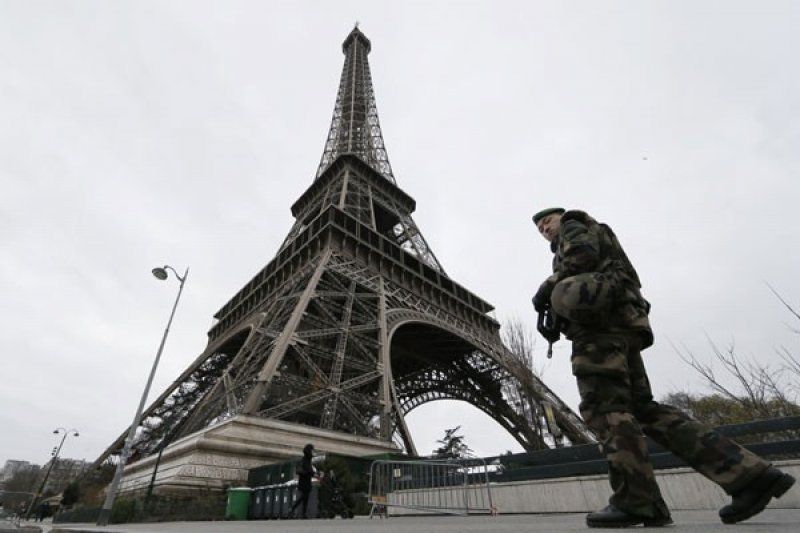 Detail Gambar Menara Eiffel Dalam Bentuk Kartun Nomer 15