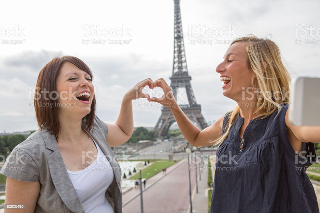 Detail Gambar Menara Eiffel Dalam Bentuk Kartun Nomer 37