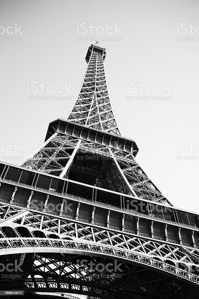 Detail Gambar Menara Eiffel Hitam Putih Nomer 4