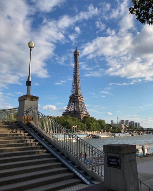 Detail Gambar Menara Eiffel Tumblr Nomer 50