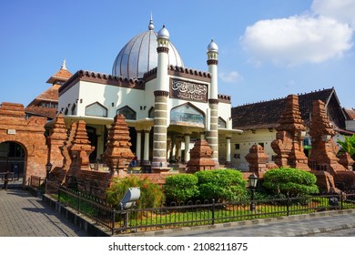 Detail Gambar Menara Masjid Kudus Nomer 32