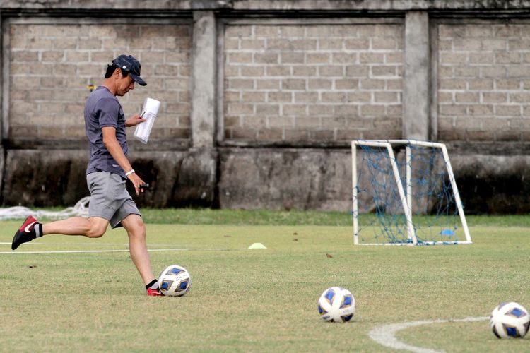 Detail Gambar Menendang Dengan Kaki Bagian Dalam Nomer 14