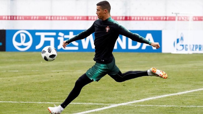 Detail Gambar Menendang Dengan Kaki Bagian Dalam Nomer 24