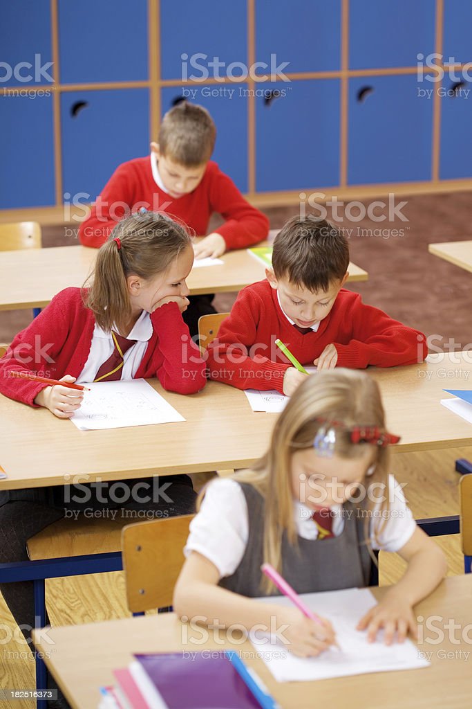 Gambar Menulis Di Kelas - KibrisPDR