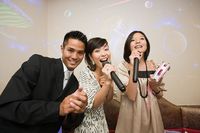 Detail Gambar Menyanyi Karaoke Nomer 14