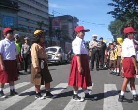 Detail Gambar Menyeberang Di Zebra Cross Nomer 37