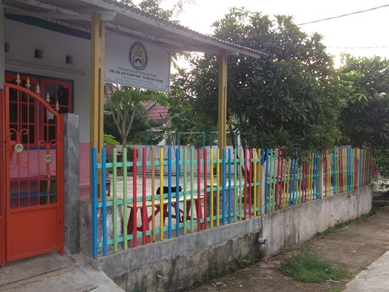 Detail Gambar Mewarnai Gedung Sekolah Taman Bermain Nomer 15